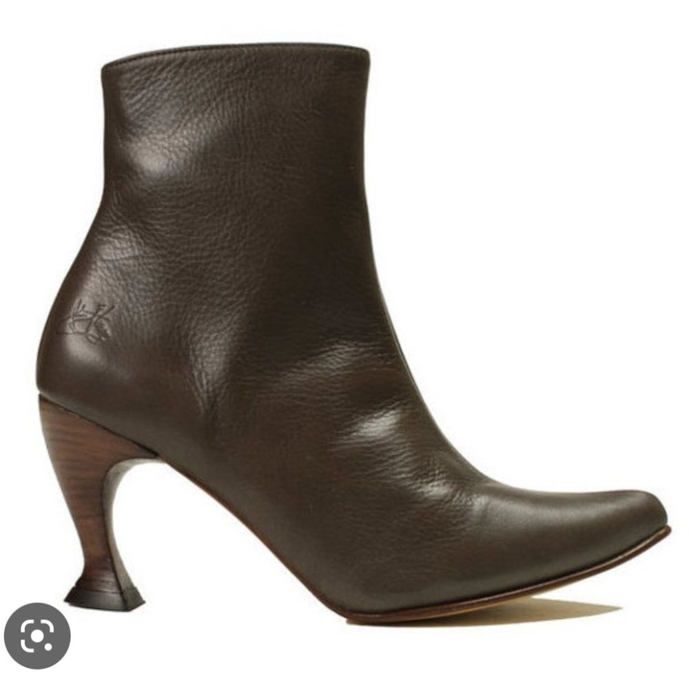 John Fluevog Coffee Kopi Tiam Heeled Boots. Size 7, Mushroom Grey